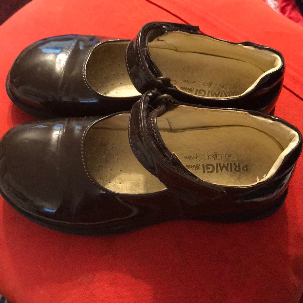 Primigi girls brown patent leather shoes